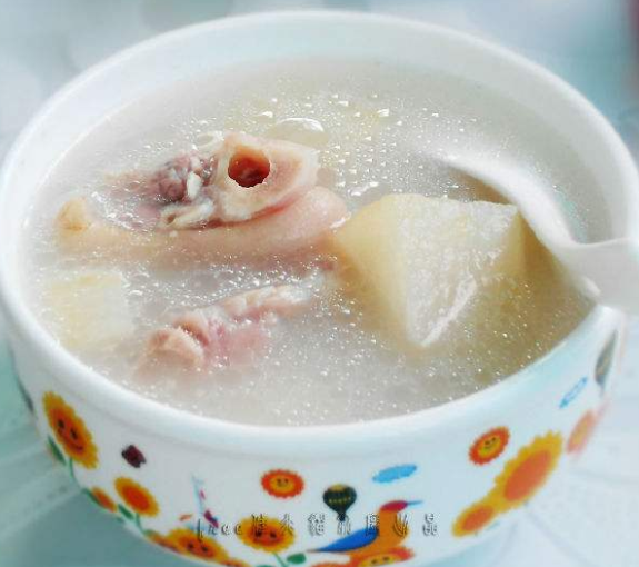 祛斑润肤桃花猪蹄美颜粥