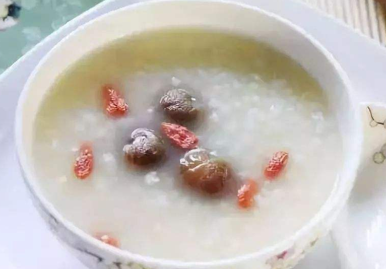 几款药粥延缓老人视力衰退