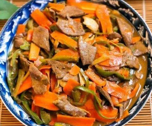 目涩夜盲食疗方猪肝炒胡萝卜