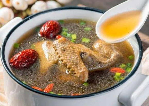 鸽子汤它的攻效是什么 养生鸽子汤的作法