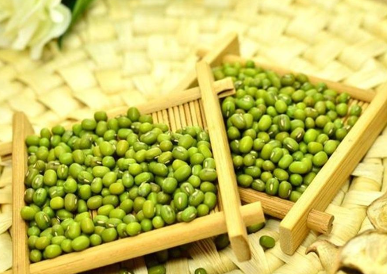 口腔溃疡怎么办 口腔溃疡多吃芹菜好的快