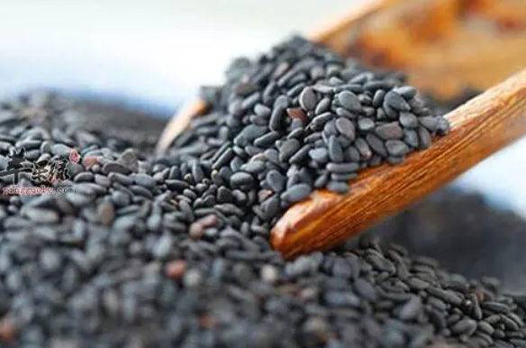 治疗白发 哪些食物对治疗白发有效？