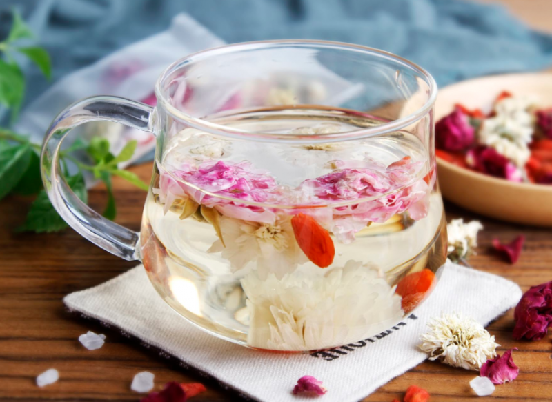 1,疏肝解郁茶作法一原材料:白梅花,白菊花,合欢花各7克.