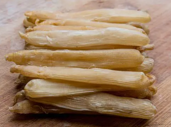 沙虫干为什么有黑色和白色的 沙虫干黑色是野生的吗