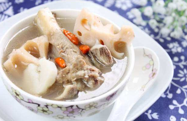 骨头汤里白色的是什么 骨头汤白色好还是清的好