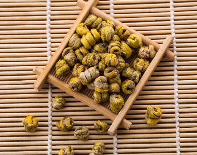 石斛泡水喝每天几个 石斛与什么搭配泡水喝最好