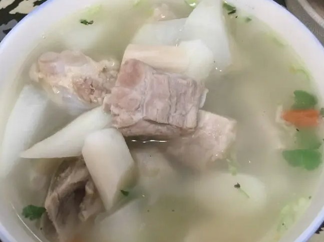 白萝卜汤的功效和禁忌 白萝卜怎样煲汤好吃
