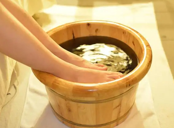 陈醋泡脚的功效与作用 陈醋泡脚的注意事项