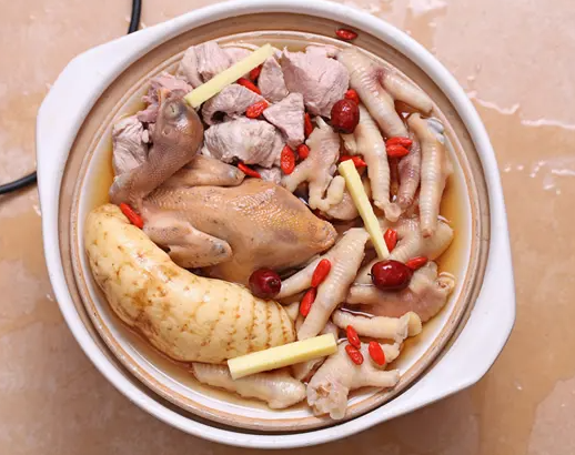 鸽子炖天麻的功效与作用 鸽子炖天麻的禁忌人群