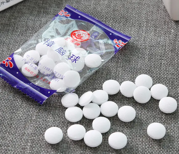 樟脑丸对蟑螂有用吗 樟脑丸要不要撕开用
