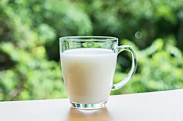 喝了变质的鲜牛奶怎么办 鲜牛奶变成豆花状能喝吗