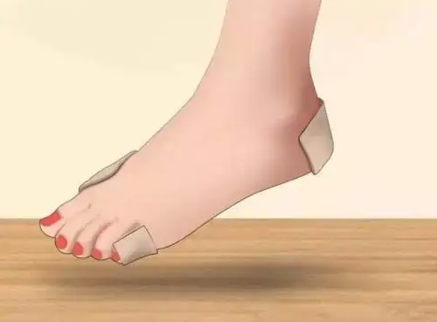 为什么鞋子突然磨脚后跟 旧鞋子磨脚后跟怎么处理