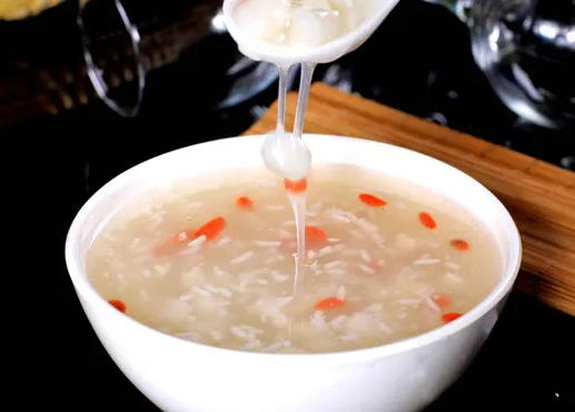 孕妇可以吃糯米甜酒吗 专家建议最好不要吃