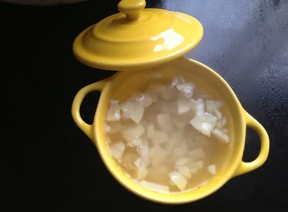 大蒜冰糖水的禁忌 冰糖大蒜泡水喝有什么功效