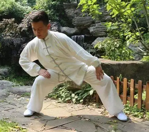 两手攀足固肾腰的功效 八段锦第五式一左一右为几次