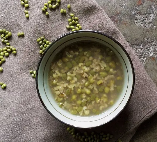 绿豆汤要去绿豆皮吗 脱皮绿豆能煮绿豆汤吗