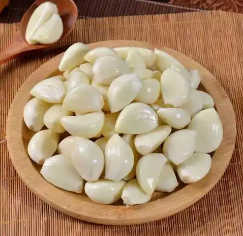 剥好的大蒜能放冷冻吗 大蒜剥皮后能放多久