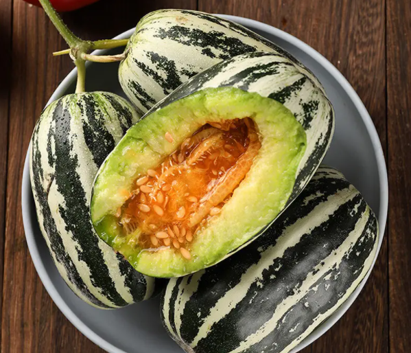 羊角蜜和绿宝甜瓜哪个好吃 羊角蜜和什么不能同食