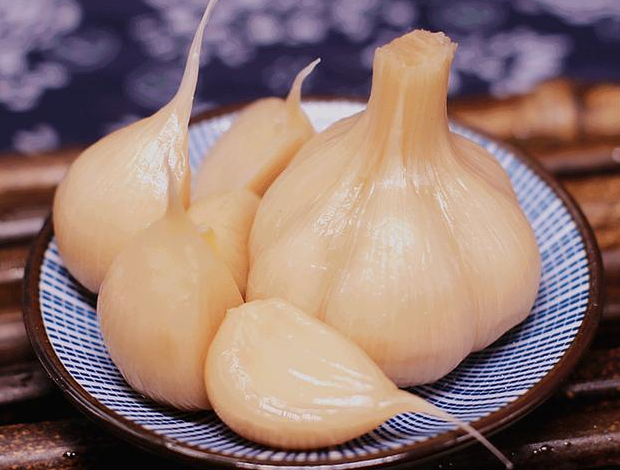怎样腌制糖蒜最好吃 10斤蒜放多少糖醋比例