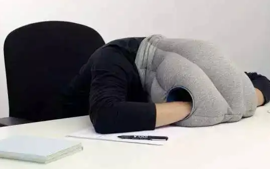中午怎么趴着睡舒服 趴着睡的危害