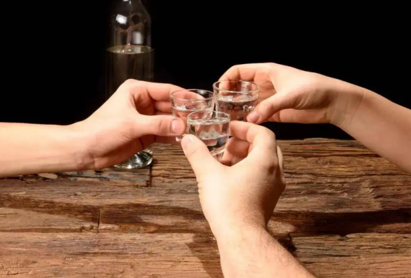 喝酒能上火车吗 火车上能带酒吗
