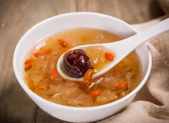 银耳汤超过多少个小时不能喝 隔夜的银耳汤可以喝吗