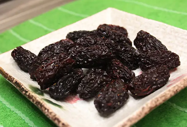 黑枣和红枣的功效区别 红枣黑枣哪个比较上火