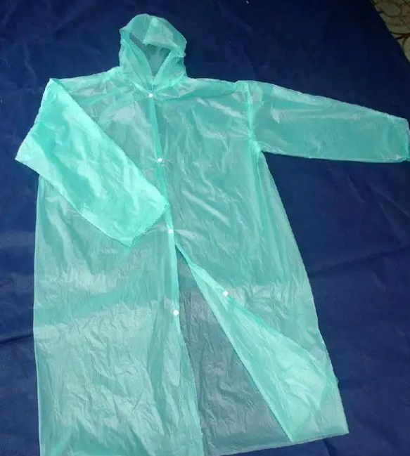 穿一次性雨衣可以隔离病毒吗 雨衣能代替防护服吗