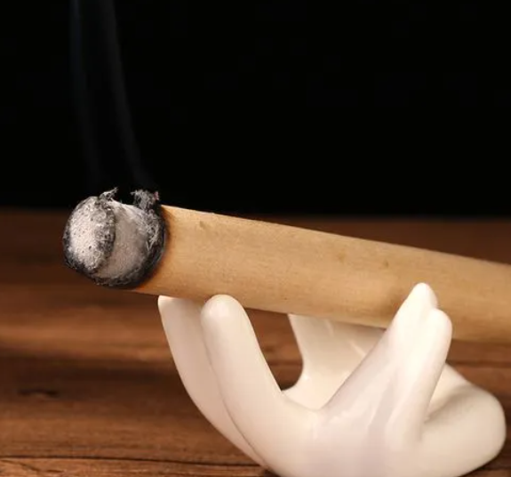 房间熏艾条的正确方法 艾条熏房间人在可以吗