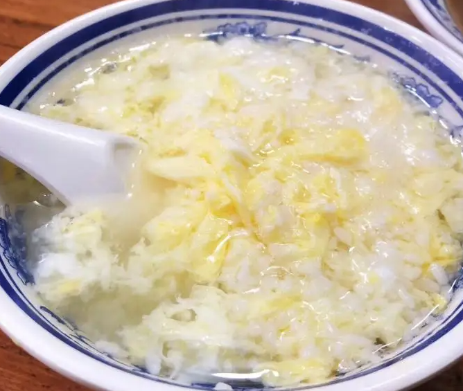 鸡蛋甜酒的功效与作用 甜酒煮鸡蛋会发胖吗