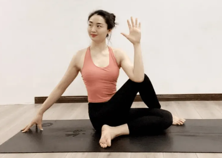 哪些瑜伽动作可以排毒塑身   盘点练成魔鬼身材的方法