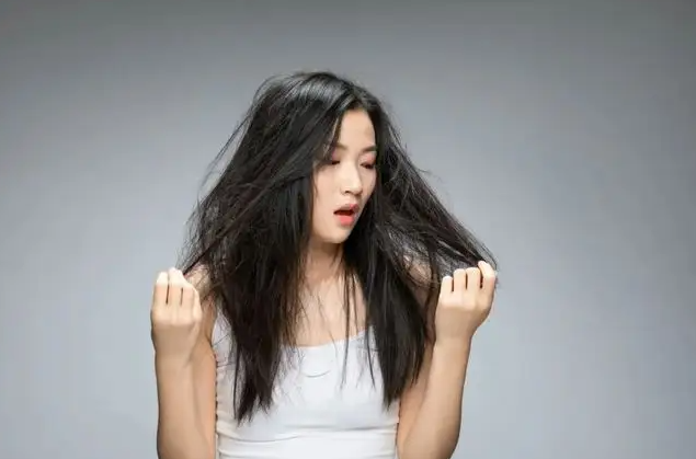 产后脱发的症状有哪些 产后脱发典型症状介绍