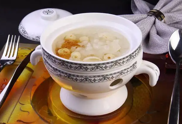 银耳莲子汤能隔夜吗 银耳莲子汤怎么隔夜保存