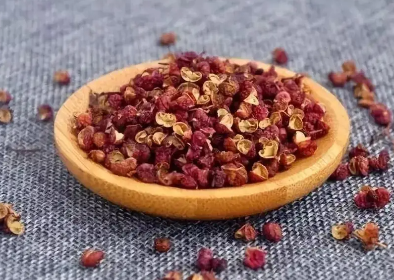 花椒泡脚有什么功效和作用 花椒泡脚放多少合适