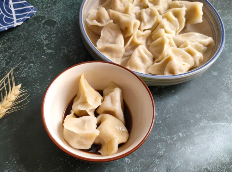 立冬吃饺子还是冬至日吃饺子 立冬吃包子还是饺子