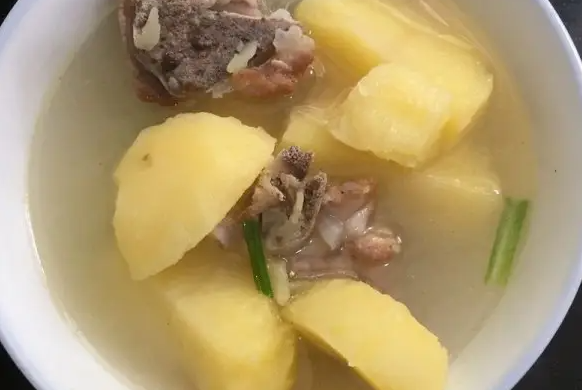 土豆排骨汤怎么炖最好喝窍门 土豆炖排骨汤有什么营养