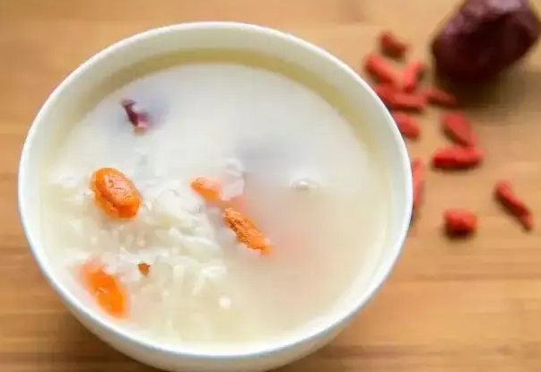 女人吃什么美容养颜补气血 女性吃什么食物对肤色好