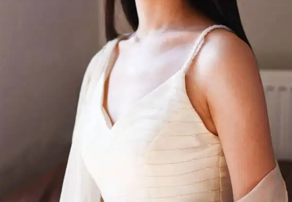 胸太小对女性有什么影响 揭秘胸太小的四大&ldquo;危机&rdquo;