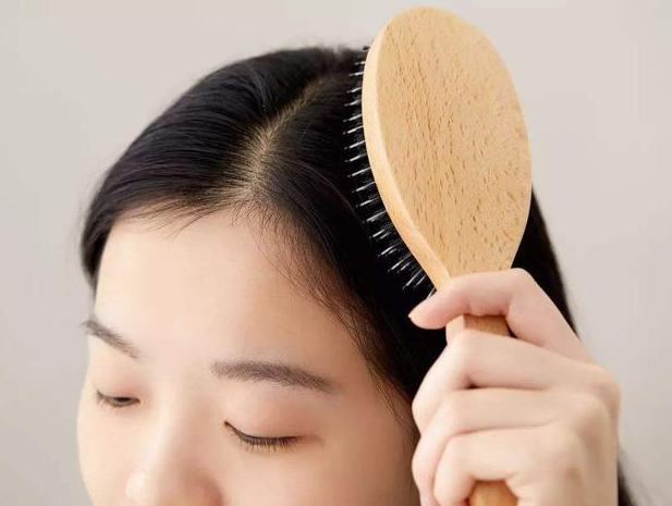 产后脱发的因素有哪些 产后脱发的3大原因