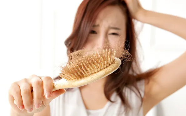 女性脱发症状表现有哪些 常见3大症状表现
