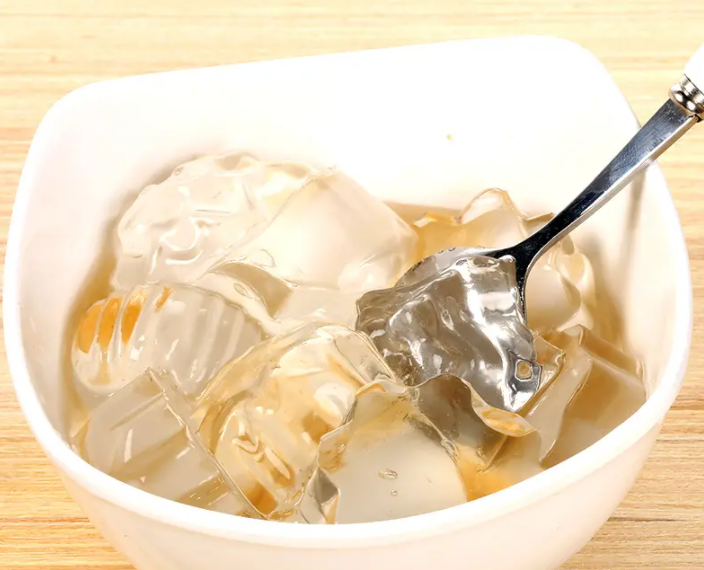 白凉粉是什么原料做的 白凉粉和黑凉粉有什么不同