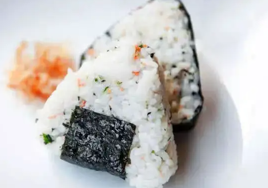 紫菜饭团的做法，带宝宝出去玩，午饭的最佳选择