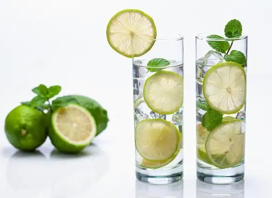 柠檬水的正确泡法 柠檬泡水的功效