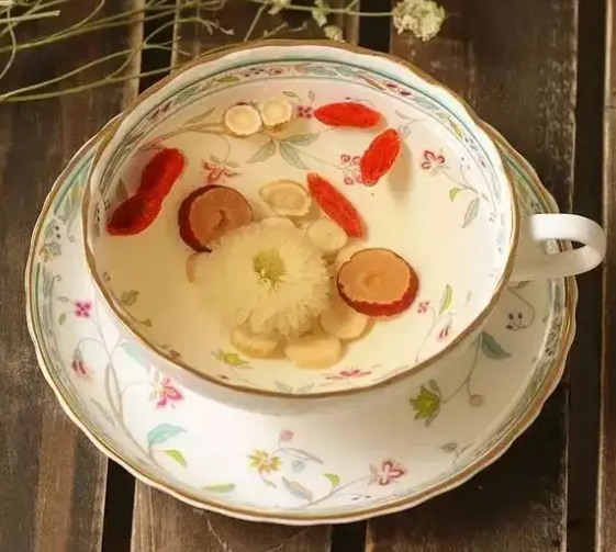 黄芪泡水喝的功效与禁忌