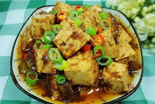 虾酱炒豆腐的做法