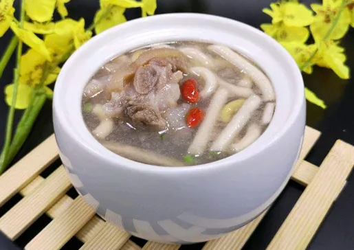 通草猪蹄汤的做法