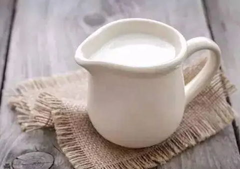 新生儿喝羊奶还是牛奶好