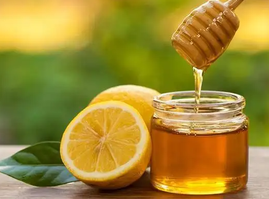柠檬蜂蜜水什么时候喝最好 把握喝柠檬蜂蜜水美颜瘦身的最佳时间