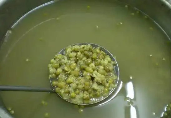 绿豆汤可以加蜂蜜吗 绿豆汤加蜂蜜不能乱加