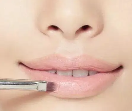 唇部怎么遮瑕